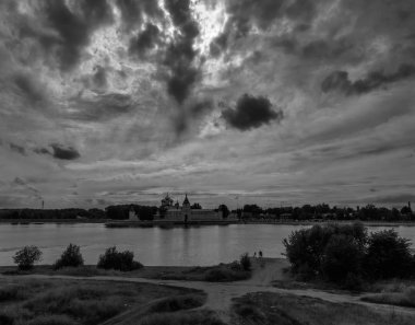 Bulut. Kostroma Manastırı. Rusya.