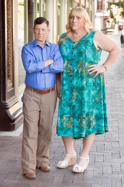 Transseksüel çift şüpheci ifade ile — Stok fotoğraf