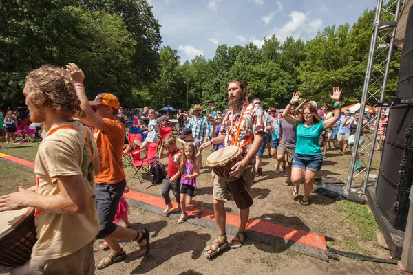 Drummers and Worshipers at the Wild Goose Festival — Stock Photo, Image