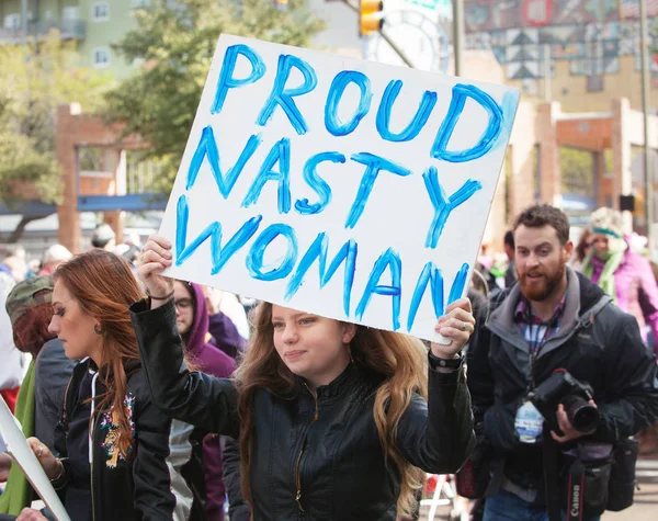 Περήφανη πινακίδα άσχημη γυναίκα — Φωτογραφία Αρχείου