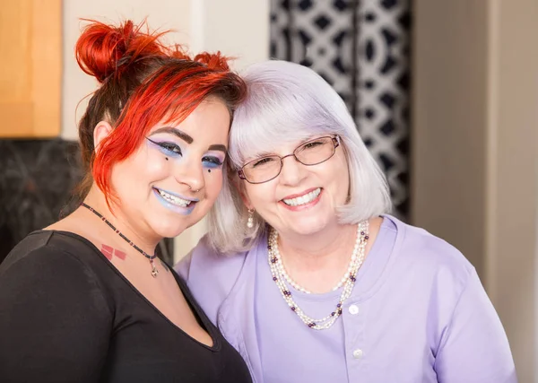 Mother and Daughter Smiling — Stock Photo, Image