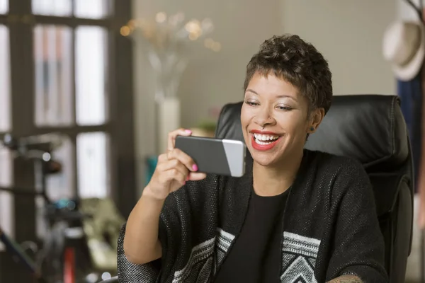 Laughing Woman with a Phone in Her Office — Stock Photo, Image