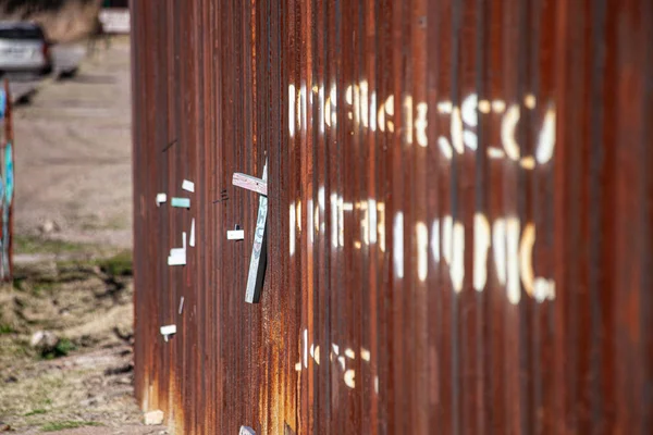 从Nog越过美国与墨西哥边界的纪念墙 — 图库照片