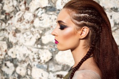 kadın profil portresi