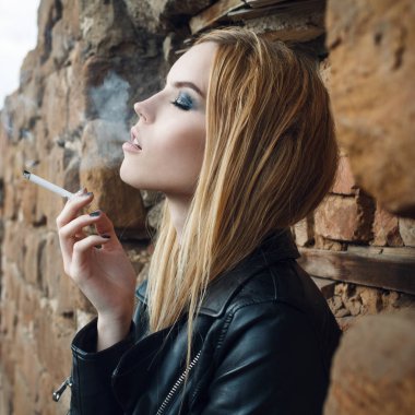 Grunge sokak moda kadın portre