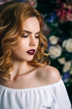 Çiçekli bahar kadın portre