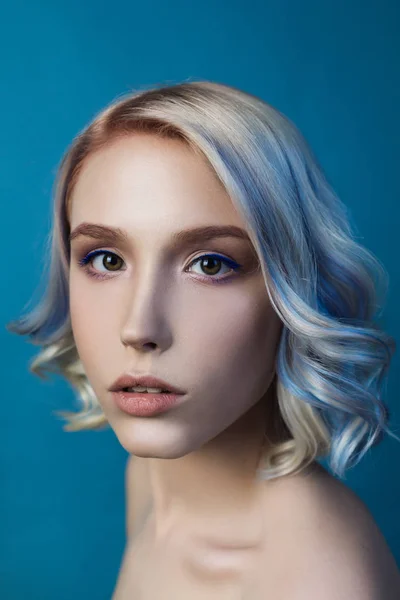 Πορτρέτο Ομορφιά Της Νεαρής Γυναίκας Χρωματιστά Μαλλιά — Φωτογραφία Αρχείου