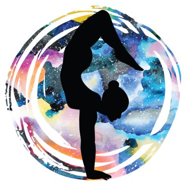 Kadınlar siluet. Kol denge Akrep Yoga poz. Bhuja Vrischikasana