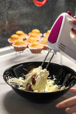 Kek pişirdiğini. Fotoğraf sürecinin. Ev yapımı kek.