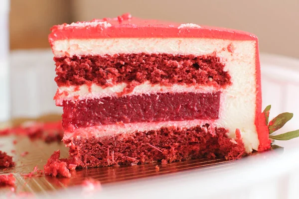Velluto rosso. Gustosa torta fatta in casa rossa — Foto Stock