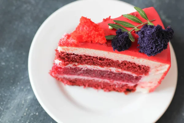 赤のベルベット。赤のおいしい自家製ケーキ — ストック写真