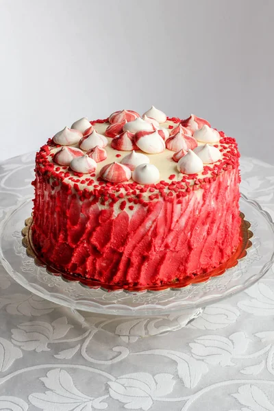 Red homemade cake decorated by hearts. — Stock Photo, Image