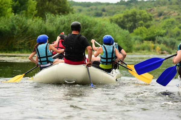 Rafting na divoké vodě sport — Stock fotografie