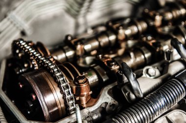 İçten yanmalı motorun başının onarımı