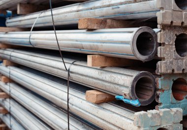 Askıya alınmış beton döşeme sistemi bacakları