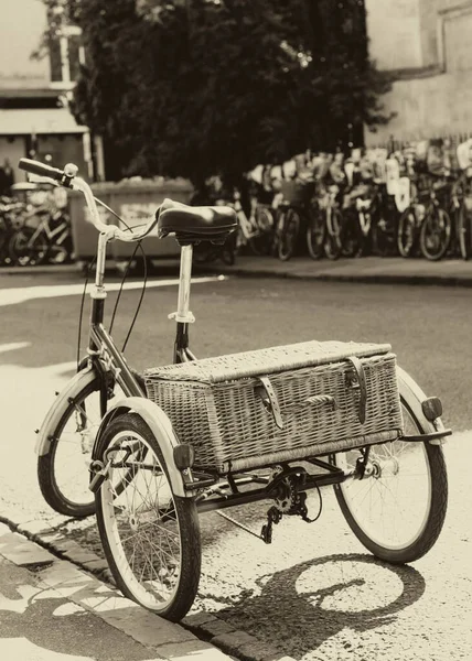 Vintage Photo Old Tricycle Bike Straw Basket Street Cambridge — Stock Photo, Image