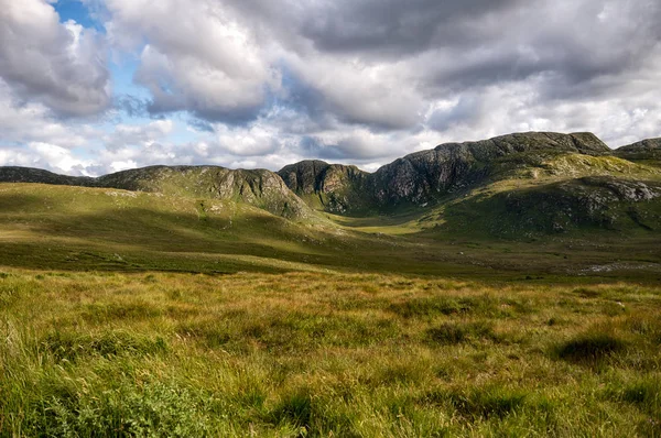 Forboding Sky sobre a paisagem irlandesa — Fotografia de Stock