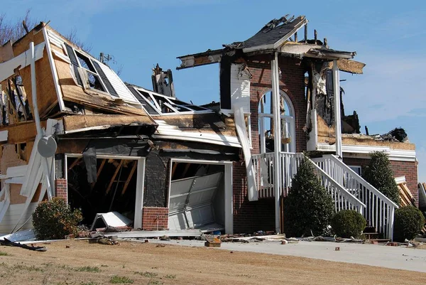 Zerstörung durch Hausbrand — Stockfoto