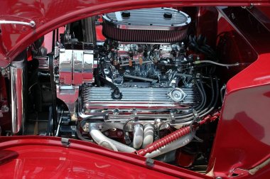 Geri yüklenen araba motoru