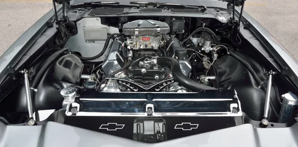 Восстановленный двигатель автомобиля — стоковое фото