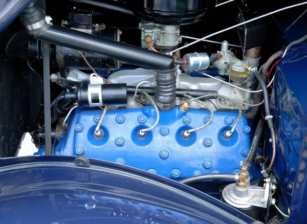 ビンテージ車のエンジン — ストック写真