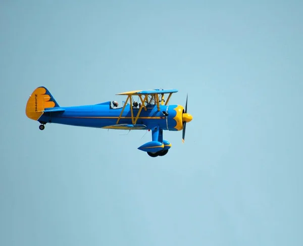 에어쇼에서 오래 된 Bi-비행기 — 스톡 사진