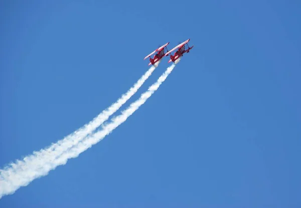 Ακροβατική επίδειξη αεροπλάνων στο Airshow — Φωτογραφία Αρχείου