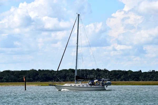 Yelkenli Kuzey Sahili Florida Usa Nehir Boyunca Ilerliyor — Stok fotoğraf