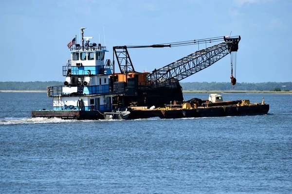 Tugboat Pushing Barge River North Beach Florida — Stock Photo, Image