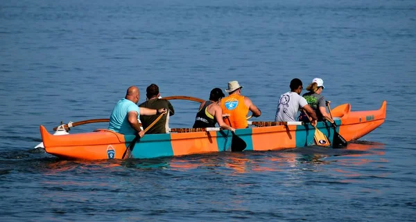 Pessoas Rio Remando Outrigger Canoa North Beach Florida — Fotografia de Stock