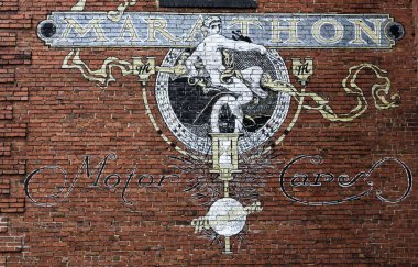 Nashville, Tennessee 'deki tarihi Maraton Motor Fabrikası' nın dış duvar tabelası..