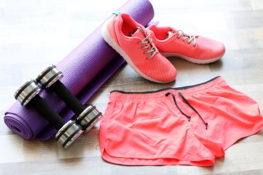 Spor araçları ile rahat spor ayakkabılar