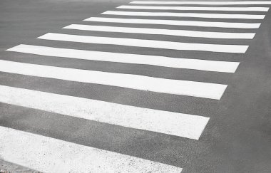 Zebra geçiş bir yolda