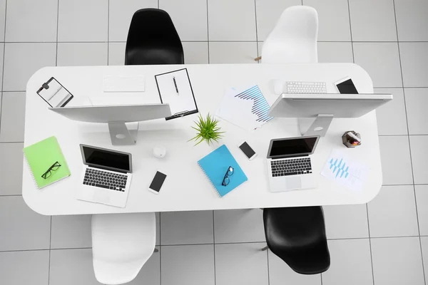 Office table with chairs, top view — Stock Photo, Image