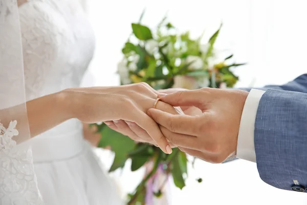 Bride and groom hands, closeup — Stock Photo, Image