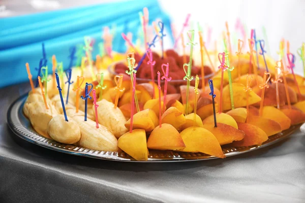 Plate with fresh fruits — Stock Photo, Image