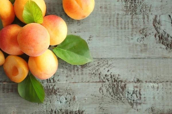 Fresh apricots on table — Stock Photo, Image