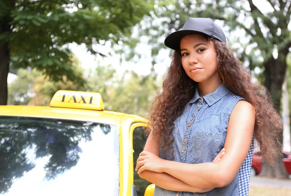 女性のタクシー ドライバー — ストック写真