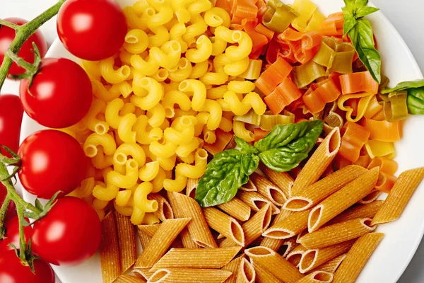 Verschillende soorten droge pasta — Stockfoto