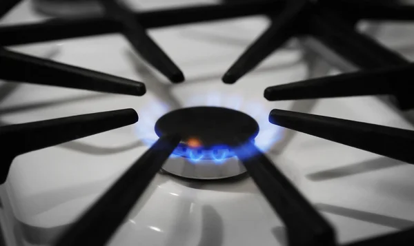 Bruciatore a gas con fiamma blu — Foto Stock
