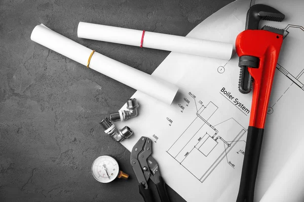 Plumbing tools with house plan on concrete structure background — Stockfoto