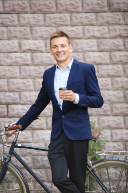 Bisikletli genç adam 