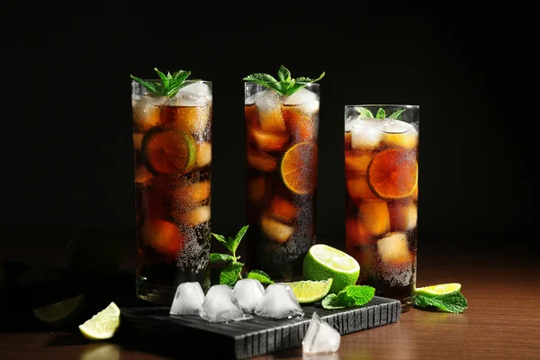 Cuba libre cocktail — Stockfoto