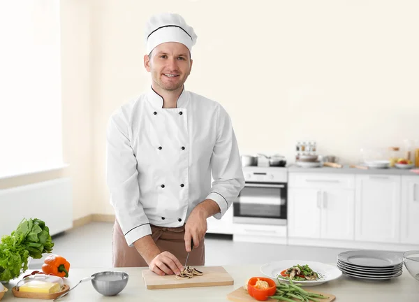 Junge Köchin — Stockfoto