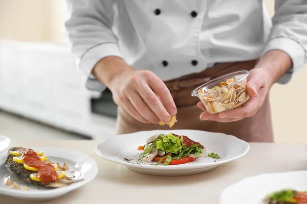 Young chef cook decorating dishes, closeup — Stockfoto