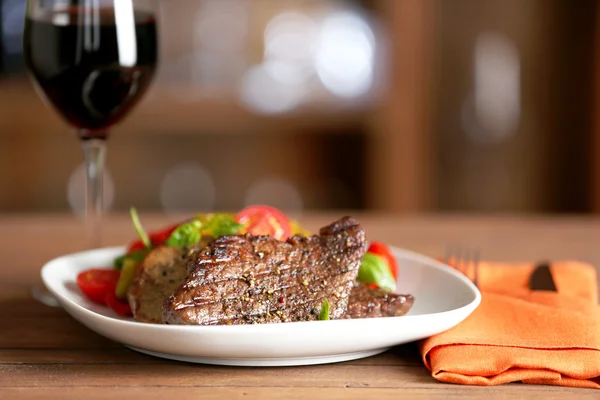 Gourmet steak with vegetables — Stock Photo, Image