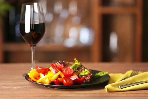Gourmet-Steak mit Gemüse — Stockfoto