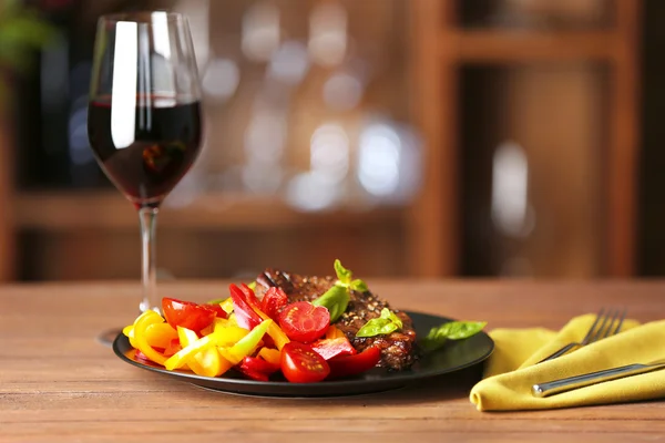 Gourmet steak with vegetables — Stock Photo, Image