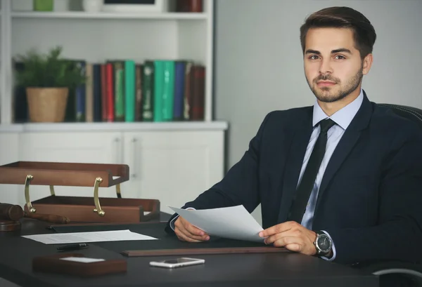 Empresário Trabalhando Escritório Moderno — Fotografia de Stock