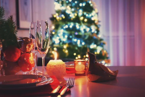 Vista de perto da mesa definida para o jantar de Natal — Fotografia de Stock